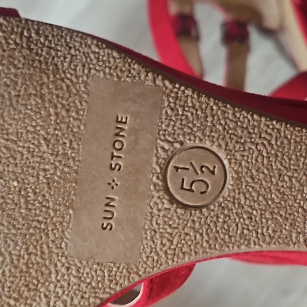 ✨️❤️Beautiful Sun + Stone Red Buckle & Zip Back Wedge Heels Size 5.5 - Picture 8 of 16